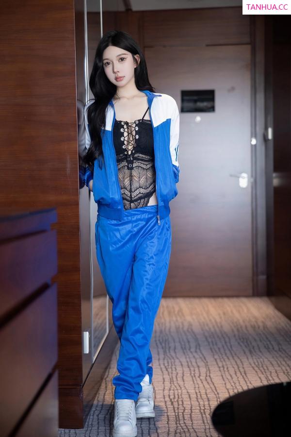  [XiuRen]高清写真图 2023.04.28 No.6660 林珊珊 运动服美腿第26张图片